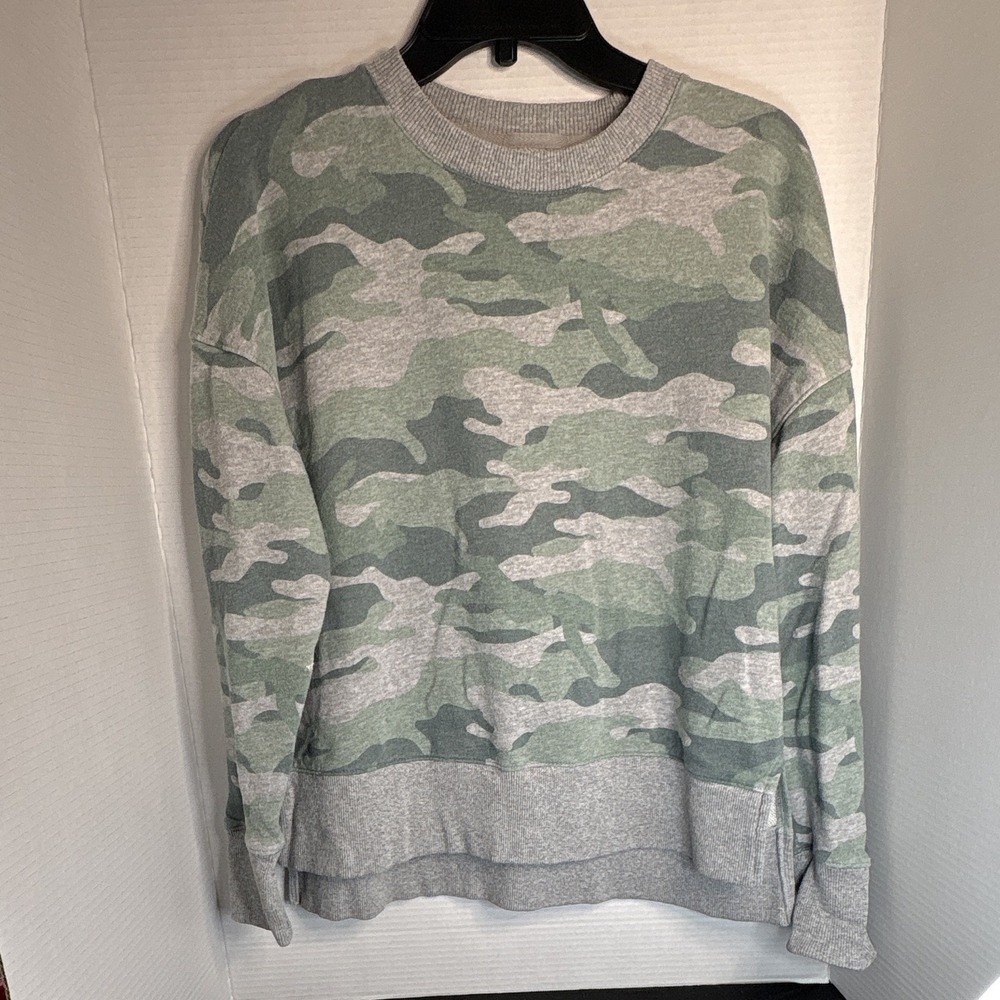 Time And Try Women's Camo Sweater Six m